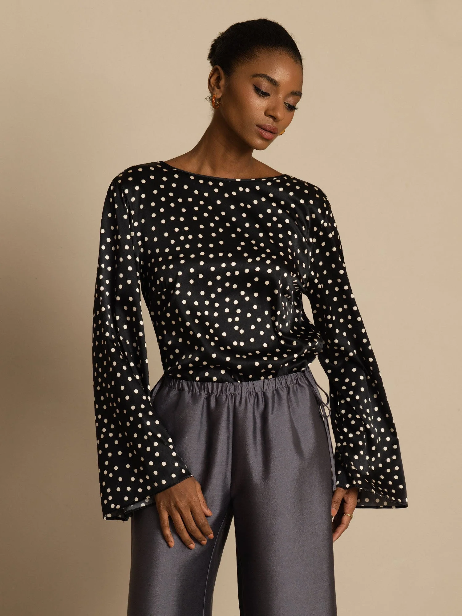 19Momme Dames Zijde Polkadotprint Klokmouwen Boot Hals Top - Image 4