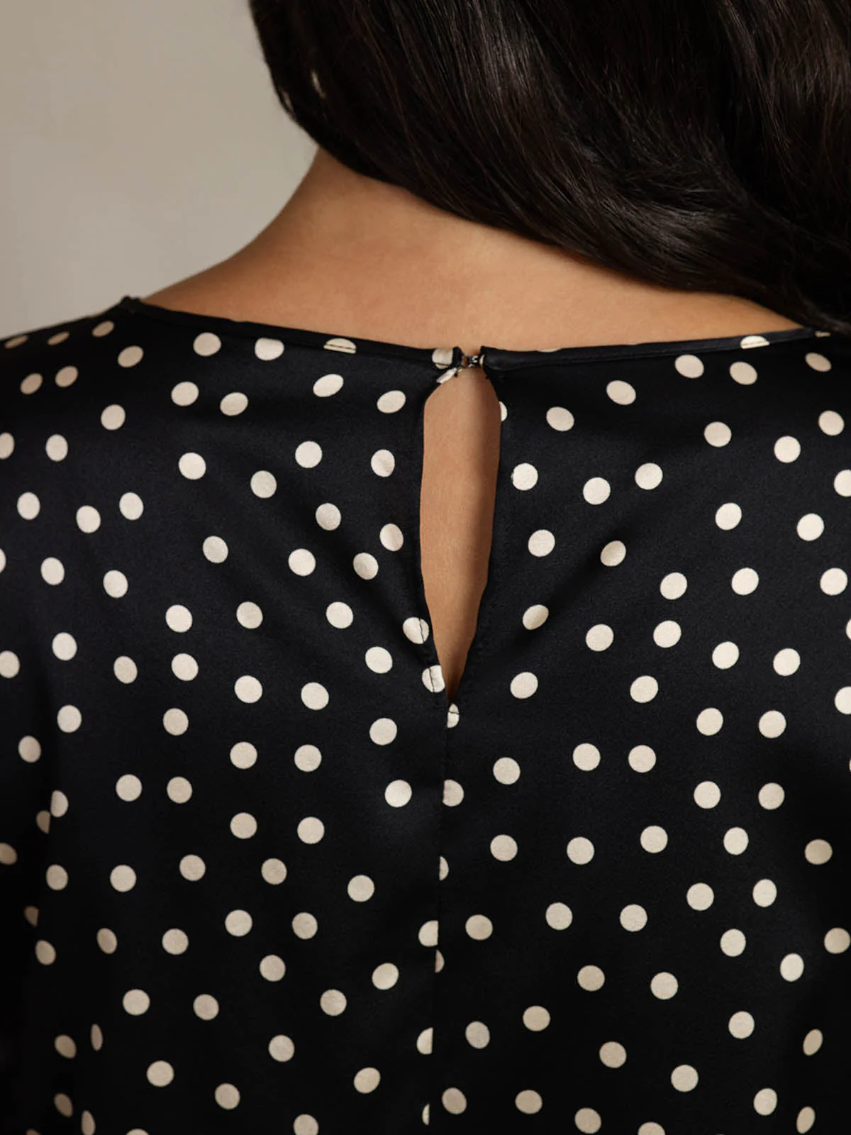 19Momme Dames Zijde Polkadotprint Klokmouwen Boot Hals Top - Image 5