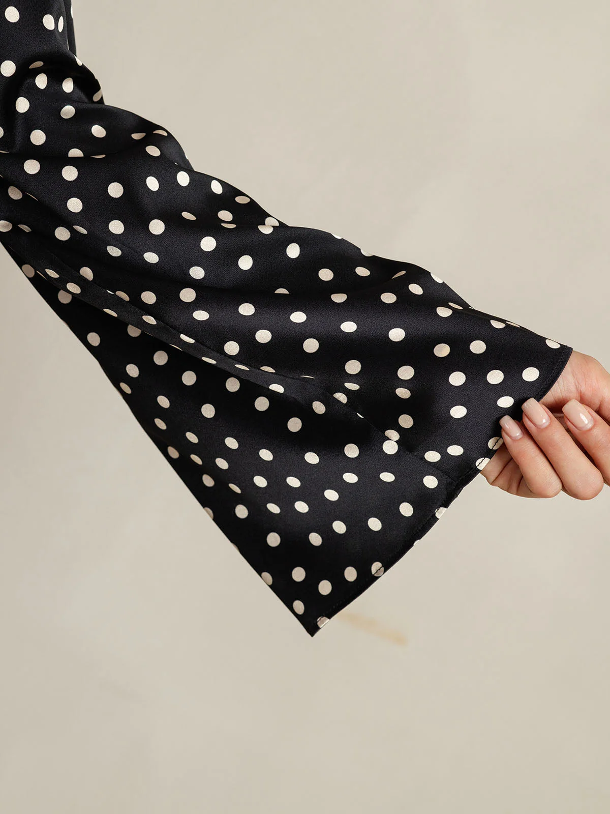 19Momme Dames Zijde Polkadotprint Klokmouwen Boot Hals Top - Image 6