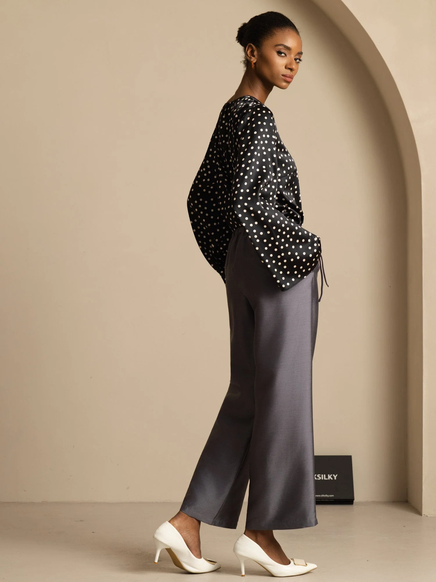 19Momme Dames Zijde Polkadotprint Klokmouwen Boot Hals Top - Image 7
