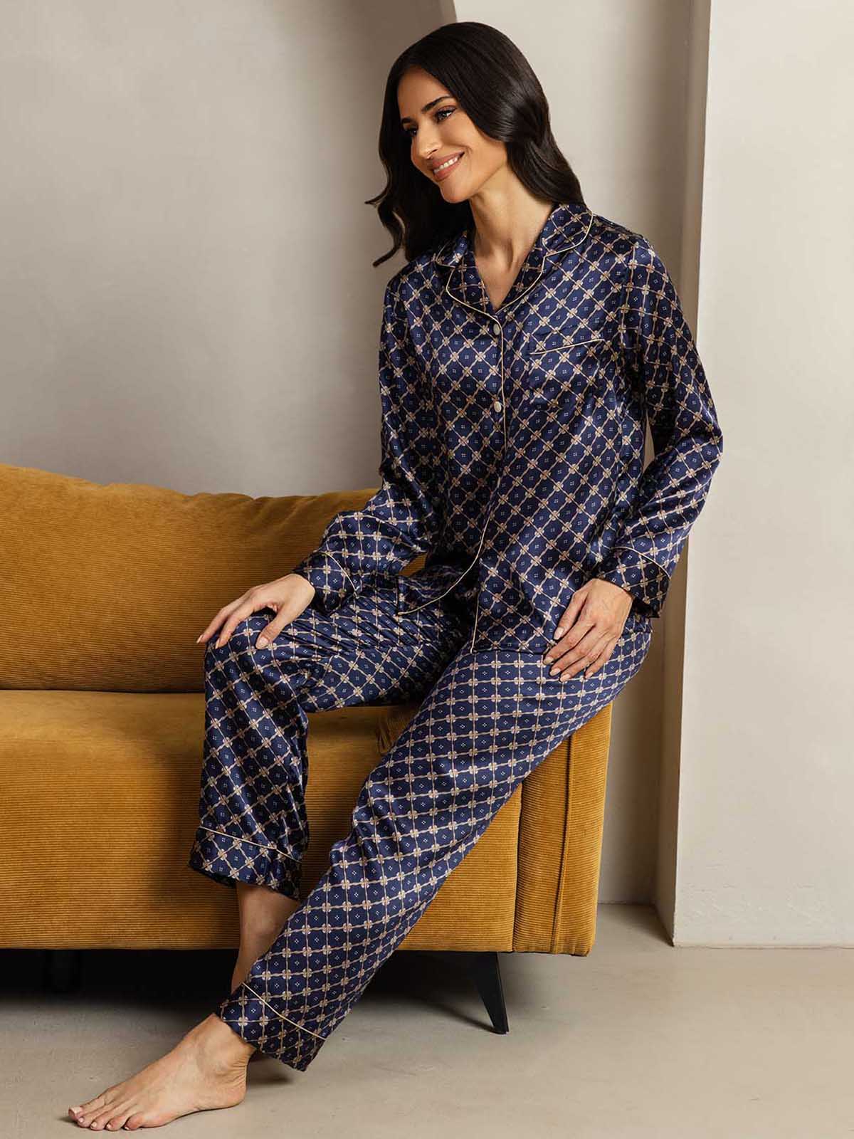 Dames Pyjamaset Van Pure Zijde Met Navy Kettingprint En Lange Mouwen Met Reverskraag - Image 4